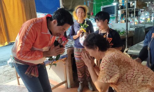 มุกดาหาร นายกรุณพล  เทียนสุวรรณ รองโฆษกพรรคก้าวไกลลงพื้นที่มุกดาหาร