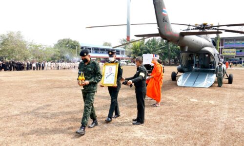 พิษณุโลก รองแม่ทัพภาคที่ 3 ร่วมพิธีเคลื่อนย้ายศพ จ่าสิบเอก สง่า จ้อยโถ