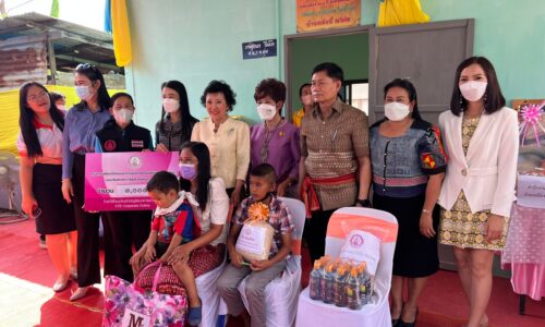 ศรีสะเกษ พ่อเมืองมอบบ้าน 3 หลังให้ชาวบ้านที่ยากไร้เขต อ.เมืองศรีสะเกษ