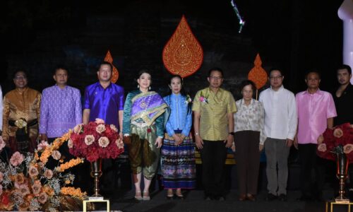 พิษณุโลก ผู้ว่าราชการจังหวัดพิษณุโลกเป็นประธานเปิดการแสดง แสง สี เสียง เทิดพระเกียรติ ตามรอยบูรพมหากษัตริย์ไทย