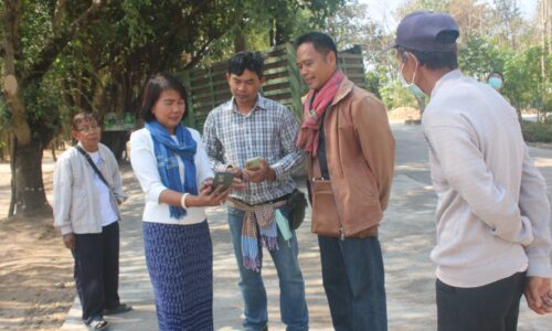 มุกดาหาร รองนายก อบจ.ทราบปัญหาเดือดร้อนชาวบ้านนำทีมแก้ไขให้ทันที่