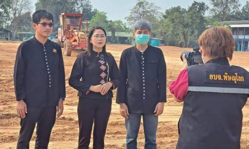 พิษณุโลก นางพีรกานต์ ทองเชื้อ นายก อบต.วังพิกุล ลงพื้นที่โรงเรียนวัดดงข่อย