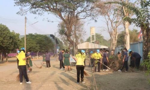 พิษณุโลก นางพีรกานต์ ทองเชื้อ นายก อบต.วังพิกุลเพื่อร่วมกิจกรรม “โครงการจิตอาสาพาน้องทำความดี”