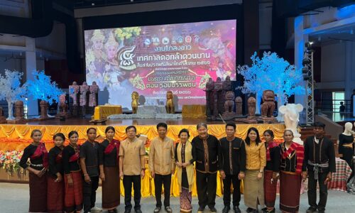 ศรีสะเกษ ดร.กัลยาณี นายกท่องเที่ยวเชิญกินพาแลงชมแสงสีเสียงตำนานสร้างเมืองดอกลำดวน