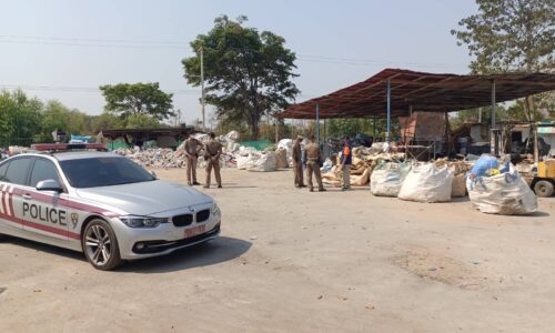 ศรีสะเกษ ตม.เข้มบุกจับสาวใหญ่เมียนมาลอบทำงานร้านรับซื้อของเก่าบึงบูรพ์
