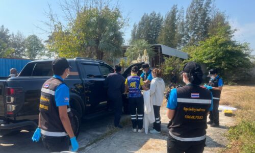 ศรีสะเกษ เสี่ยบอยเจ้าของบริษัทขายสระน้ำเครียดปัญหาธุรกิจรมควันฆ่าตัวตายคาปิคอัพ