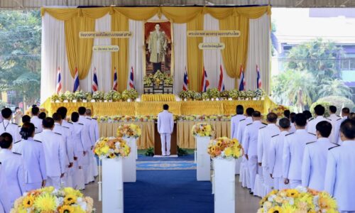 อบจ.พิษณุโลก ร่วมพิธีถวายเครื่องราชสักการะแด่พระบาทสมเด็จ รัชกาลที่9