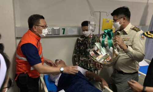 อำเภอฝาง จังหวัดเชียงใหม่ ผู้ว่าเชียงใหม่เยี่ยมเจ้าหน้าที่อุทยานฯเยียบระเบิด