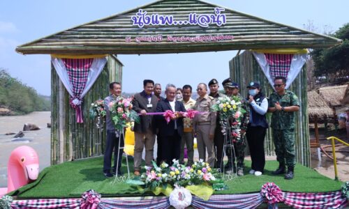 อบจ.พิษณุโลก ร่วมเปิดกิจกรรมท่องเที่ยว “นั่งแพ แลน้ำ” ณ จุดเล่นน้ำท้ายเขื่อนแควน้อย