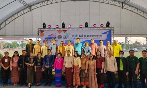 ศรีสะเกษ ประชาชนแห่ซื้อสินค้าราคาพิเศษในงานพาณิชย์ลดราคาออนทัวร์ทั่วไท