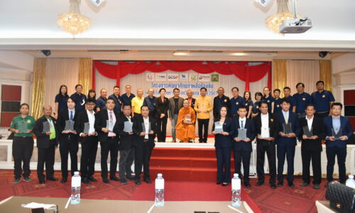 ศรีสะเกษ ผู้ว่าฯ หลวงพ่อพุฒ ผอ.ชลประทานรับมอบโล่ประกาศเกียรติคุณ คุณธรรม ศรีอีสาน