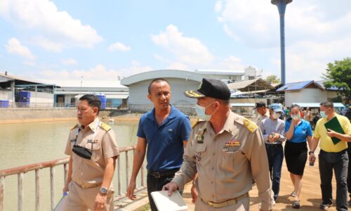 พังงา-หลายหน่วยงานร่วมตรวจสอบเหตุน้ำเน่าเสียในคลองถ้ำ ด้านโรงงานยันไม่เคยปล่อยน้ำเสียลงลำคลอง