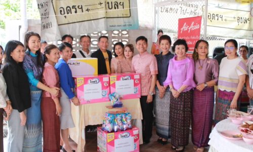 ศรีสะเกษ พ่อเมืองรับมอบสิ่งของบริจาค จากดร.กัลยาณี นายกฯท่องเที่ยวเพื่อช่วยเหลือกลุ่มเปราะบาง