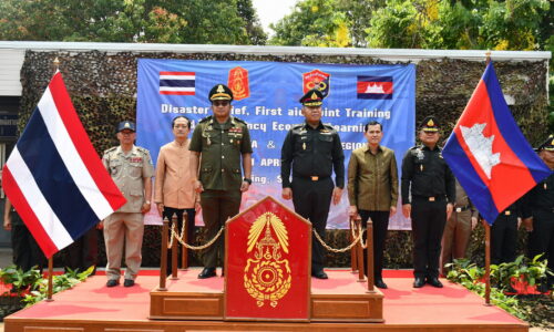 ศรีสะเกษ แม่ทัพ 2 ชาติจับมือปิดการฝึกอบรมบรรเทาสาธารณภัยและการปฐมพยาบาล