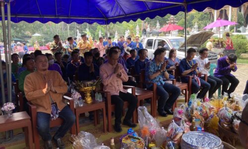 อำเภอไชยปราการ จังหวัดเชียงใหม่ รดน้ำดำหัวคณะสงฆ์ประเพณีล้านนา