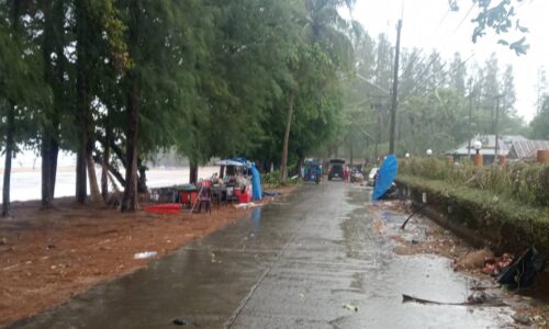 พังงา-ฟ้าทะมึนเกิดพายุฤดูร้อนถล่มเกาะยาวสร้างความเสียหายหลายจุด