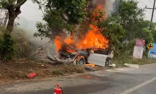 เชียงราย – เซ่นสงกรานต์เก๋งชนต้นไม้ไฟท่วมเสียชีวิตคารถ