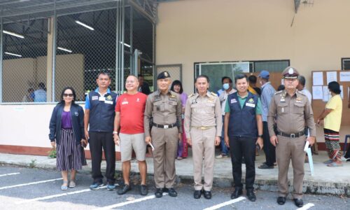 พังงา-เลือกตั้งสุดคึกคัก ประชาชนแห่เข้าแถวรอใช้สิทธิ์ตั้งแต่ก่อน 8โมงเช้า คาดรู้ผลก่อน3ทุ่ม