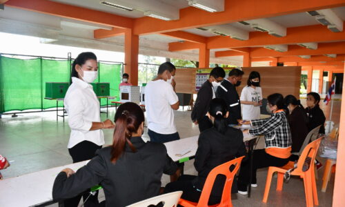 ศรีสะเกษ นักศึกษาสาวตื่นเต้นที่จะได้ใช้สิทธิ์เลือกตั้ง ส.ส.ครั้งแรก