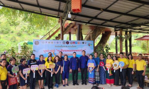 ผู้ว่าฯ สุโขทัยเปิดบุฟเฟต์ทุเรียนหมอนพระร่วง ไร่สานฝันเพิ่มศักยภาพด้านการตลาดออนไลน์