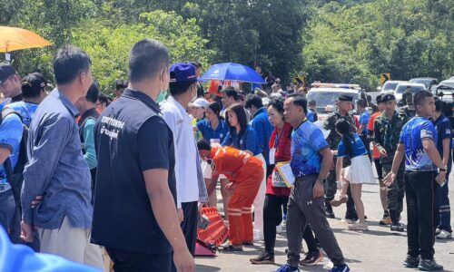 ศรีสะเกษ รถบัสขนส่งนักวิ่งตกเขาทางลงช่องสะงำตาย 4 เจ็บสาหัสกว่า 30 ราย สาเหตุอยู่ระหว่างการตรวจสอบ