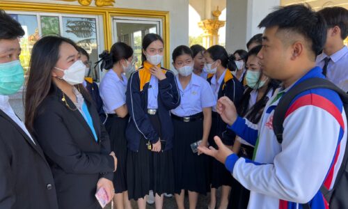 ศรีสะเกษ คืบหน้า นศ.พยาบาลร่ำไห้ กยศ.บุกพบนักศึกษาที่ขอกู้เงินพร้อมอนุมัติเงินกู้ยืม