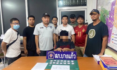 ผกก บางแก้ว เอาจริง ระดมชุดสืบกวาดล้างนักค้ายาในพื้นที่ ล่าสุดจับพ่อค้ายาเสพติดหัวหมอซ่อนยาในร้านสะดวกซื้อ