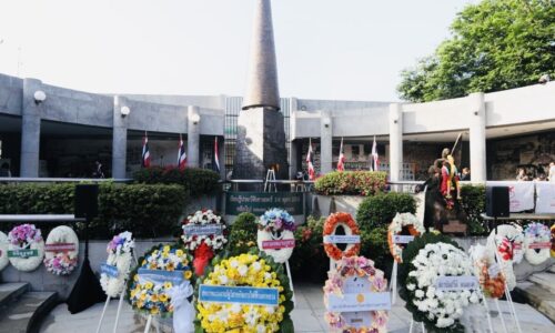 พรรคประชาธิปัตย์ร่วมรำลึก 51 ปี 14 ตุลาฯ. เชิดชู“จิตวิญญาณ 14 ตุลาฯ.”คือคบเพลิงแห่งประชาธิปไตย“