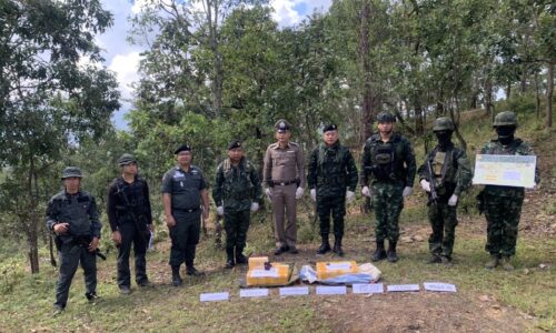 เชียงใหม่ – ทหาร กกล.ผาเมืองยึดยาบ้า 200,000 เม็ด ชายแดนเชียงดาว