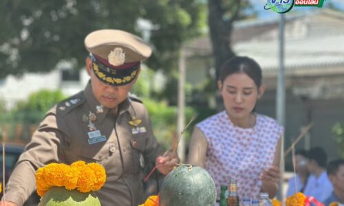 พ.ต.อ.เกียรติศักดิ์ จิตรปะสาร สักการะสิ่งศักดิ์สิทธิ์ ก่อนเข้ารักษาการ ผกก.สภ.เมืองเชียงราย