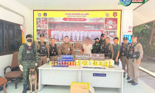 เชียงราย – ด่านตรวจกิ่วทัพยั้ง แม่จัน คาหนังคาเขา! รวบ 2 ผู้ต้องสงสัยชาวสุราษฏร์ ขนยาบ้า 1.7 แสนเม็ด