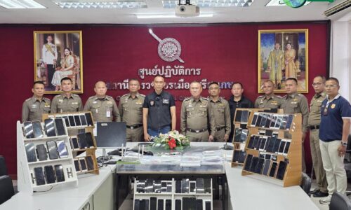 ศรีสะเกษ – ตำรวจ-ฝ่ายปกครอง บุกทลายรังแก๊งสแกมเมอร์-เว็บพนันออนไลน์ รวบชาวไต้หวัน-คนไทย รวม 14 ราย ฉี่ม่วงนับ 10 ของกลางอื้อ