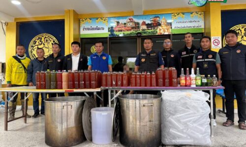 ผูัว่าฯศรีสะเกษ สั่งลุย! ผนึกกำลังฝ่ายปกครอง ร่วมทุกภาคส่วน บูรณาการตรวจเข้ม รวบหญิงวัย 48 ปี เปิดร้านขายของชำบังหน้า ลอบผลิต–จำหน่ายน้ำท่อม