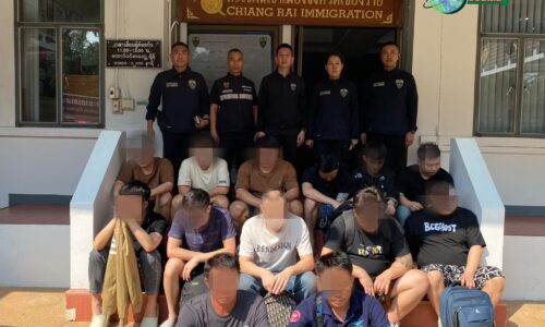 ตม.เชียงราย ทลายเครือข่าย รวบ 11 สแกมเมอร์จีน หนีการกวาดล้างท่าขี้เหล็ก ซุกแม่สายพร้อมมือถือ 45 เครื่อง