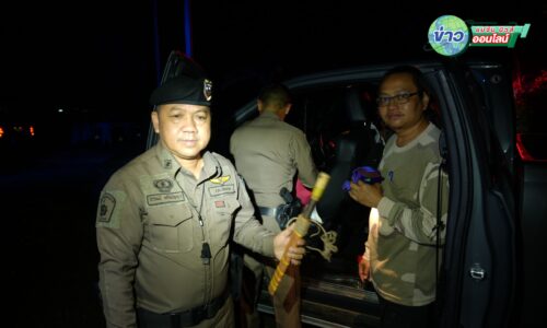 เชียงราย – อดีตลูกเขยคลั่งยา บุกพังบ้านฉุดเมียเก่า พ่อตาฮึดสู้แย่งมีดฟันยับดับคาที่