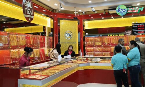 เชียงราย – ล่า 2 โจรมือโปร! ควง 9 มม. ปล้นทองห้างดังเชียงของ กวาด 184 บาท ทิ้งรถเช่าหนีข้ามโขง