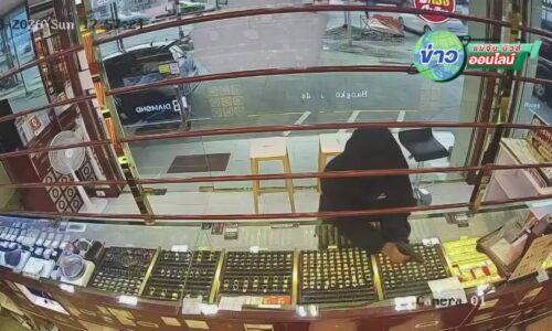 ปทุมธานี – โจรบุกเดี่ยวควงปืนจี้ชิงทอง 52 บาท หนีลอยนวล