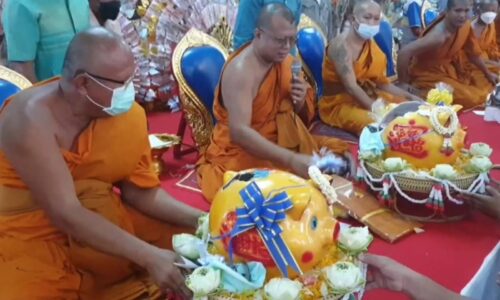 นครราชสีมา-กฐินสุดแปลก! ชาวบ้านนำกระปุกออมสินหมู มาร่วมทอดกฐินสามัคคี