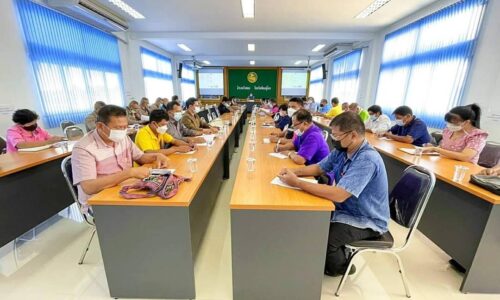 พิษณุโลก นางพีรกานต์ ทองเชื้อ นายก อบต.วังพิกุล พร้อมด้วยคณะเข้าร่วมประชุมคณะกรรมการศูนย์ปฏิบัติการป้องกันและปราบปรามยาเสพติดในพื้นที่