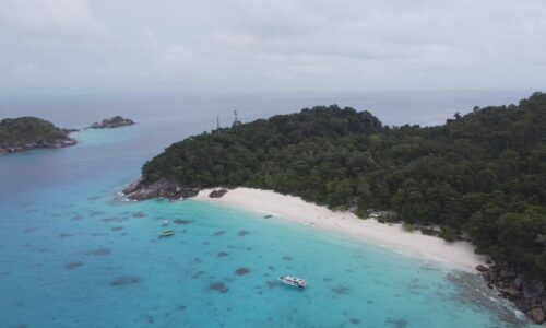 พังงา-ด่วน…ประกาศปิดเกาะสิมิลันต่ออีก1วัน หลังพบบริเวณฝนฟ้าคะนองคลื่นสูงกว่า3เมตร
