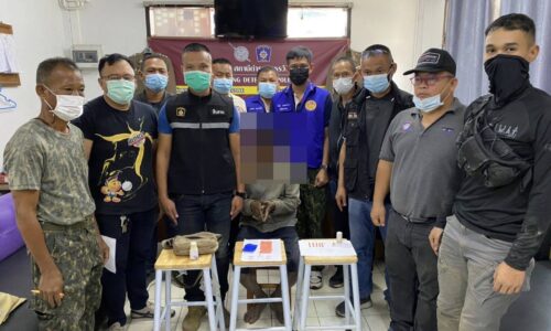 พิษณุโลก ปกครองอำเภอวังทอง-ตำรวจ ตรวจค้นจับกุมผู้ต้องหาพร้อมยาเสพติด-อาวุธปืน