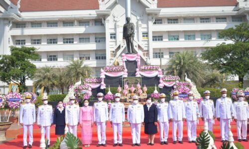 มุกดาหาร นพค.24 ร่วมพิธีวางพวงมาลา เนื่องในวันคล้ายวันสวรรคตพระบาทสมเด็จพระจุลจอมเกล้าเจ้าอยู่หัว (ร.5)