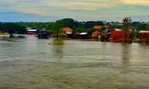 ศรีสะเกษ ผอ.โครงการชลประทานเผย 2 เขื่อนใหญ่ ซึ่งคาดว่าระดับน้ำท่วมจะลดลงและเข้าสู่สภาวะปกติ