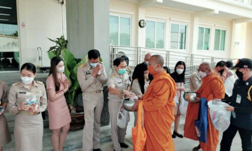 พิษณุโลกป.ป.ช.ภาค 6 ตักบาตรข้าวสาร อาหารแห้ง ถวายพระพร เจ้าฟ้าพัชรกิติยาภาฯ