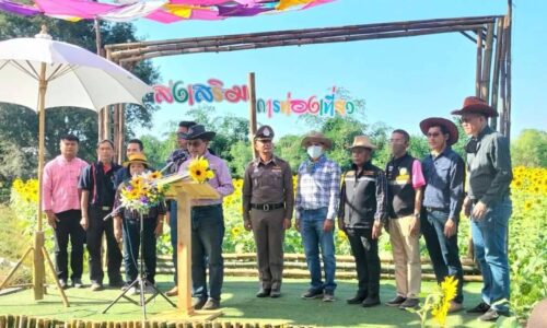 พิษณุโลก นางพีรกานต์ ทองเชื้อ นายก อบต.วังพิกุล มอบหมายให้นายปัณณวิชญ์ จันทร์ตรี รองนายกเข้าร่วมกิจกรรมเปิดโครงการส่งเสริมการท่องเที่ยวทุ่งทานตะวัน ประจำปี