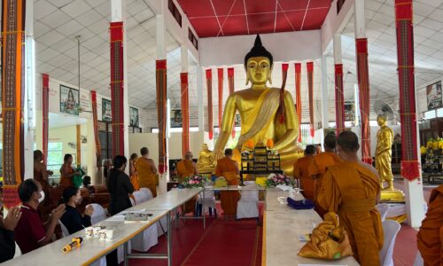ศรีสะเกษ ชาวบ้าน 3 ชุมชนชุมนุมขอให้ย้ายเจ้าอาวาสวัดแฉใช้เงินทอดกฐินร่วม 6 แสนบาทไม่โปร่งใส