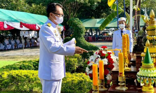 พิษณุโลก นายอัครโชค สุวรรณทอง นายอำเภอวังทอง เป็นประธานในพิธีบวงสรวงถวายเครื่องราชสักการะและพิธีบำเพ็ญกุศลทักษิณานุปทานสมเด็จพระเจ้าตากสินมหาราช