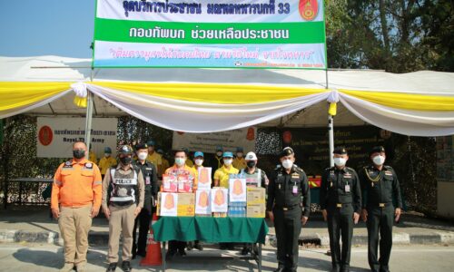 พิษณุโลก พลตรี นฤทธิ์ ถาวรวงษ์ รองแม่ทัพภาคที่ 3 ตรวจเยี่ยมจุดบริการประชาชนบนถนนคลองเลียบชลประทาน