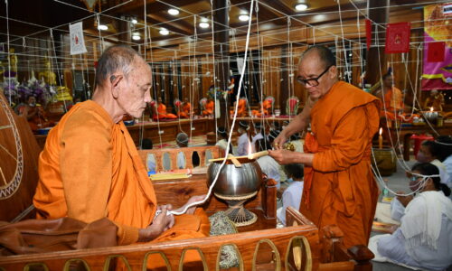 ศรีสะเกษ พระครูโกศลสิกขกิจนำคณะสงฆ์นายอำเภอ 2 ชาติสวดมนต์ข้ามปีถวายเป็นพระราชกุศลแด่พระองค์ภา