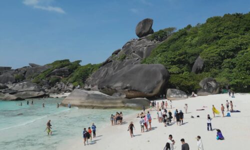 พังงา-สุดสวยงามภาพมุมสูงหินเรือใบและอ่าวเกือก บนเกาะ8หรือเกาะสิมิลัน